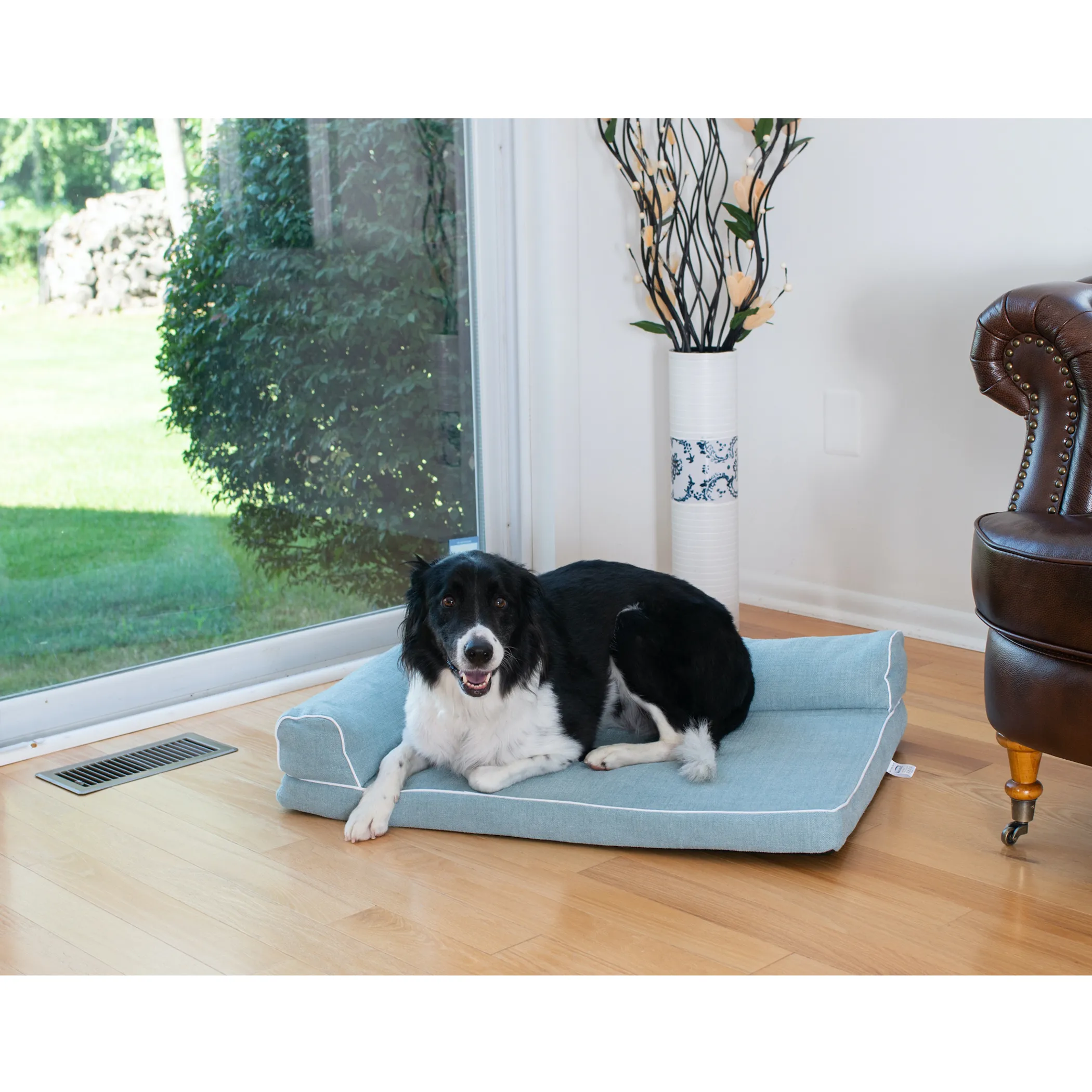 Armarkat Bolstered Dog Bed — 31 by 23 Inch, Zip-Off Cover - Image 4