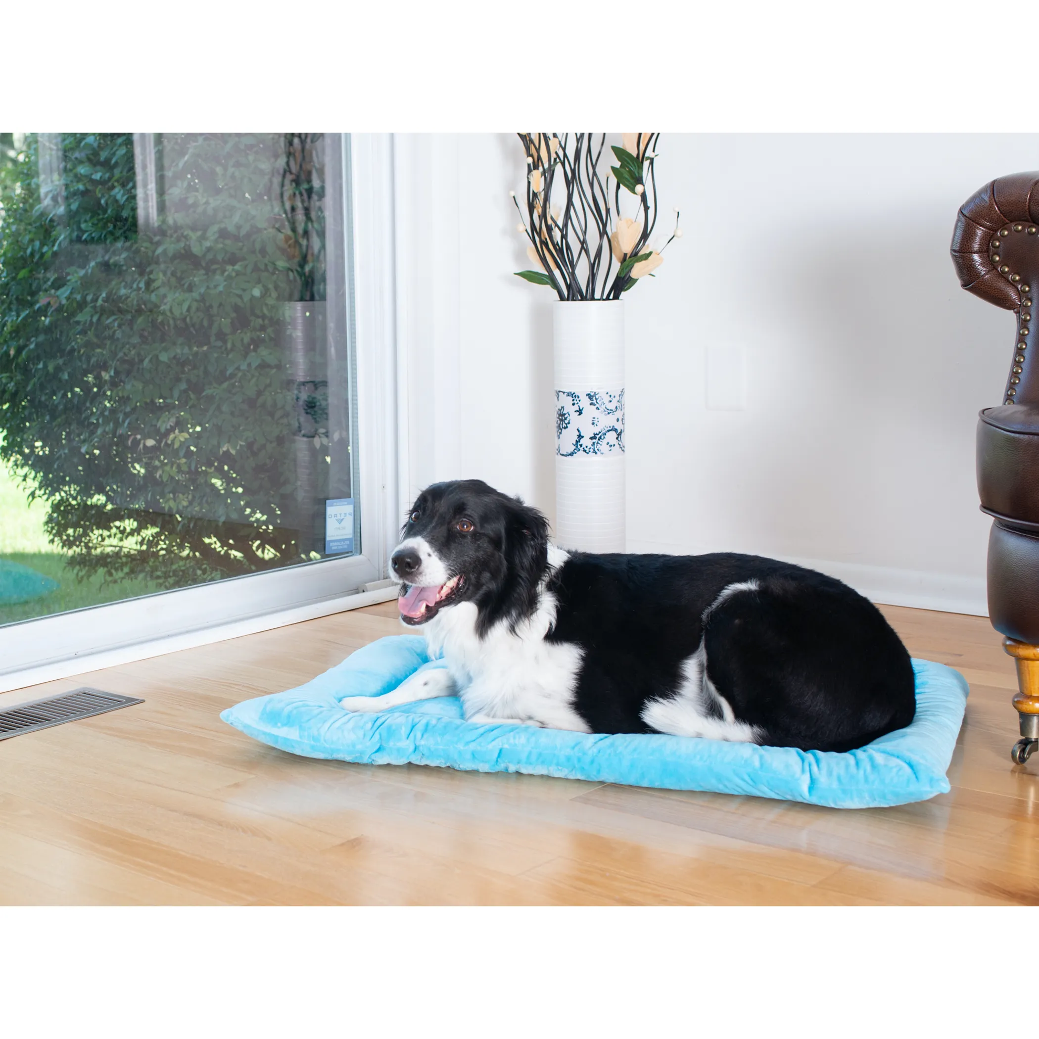 Armarkat Velvet Crate Mat — Washable Dog Bed Pad, M and L - Image 4